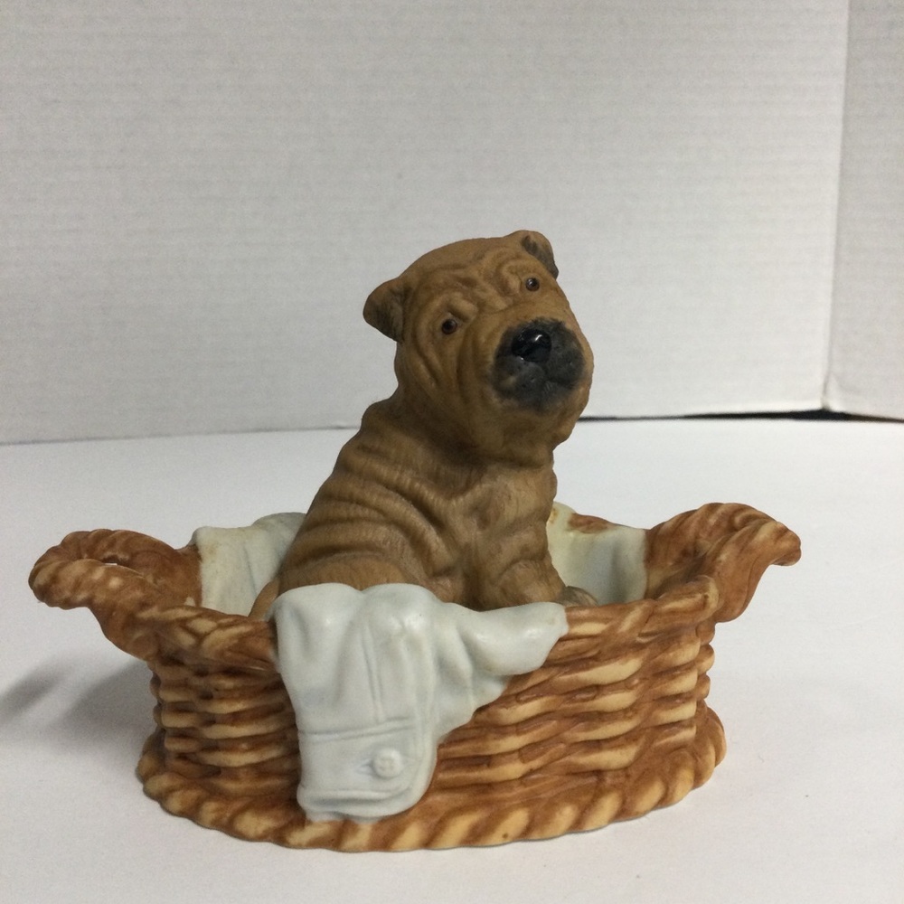 Princeton Gallery VTG 1991 Shar-Pei “Wrinkles” Brown Dog Laundry Basket Figurine